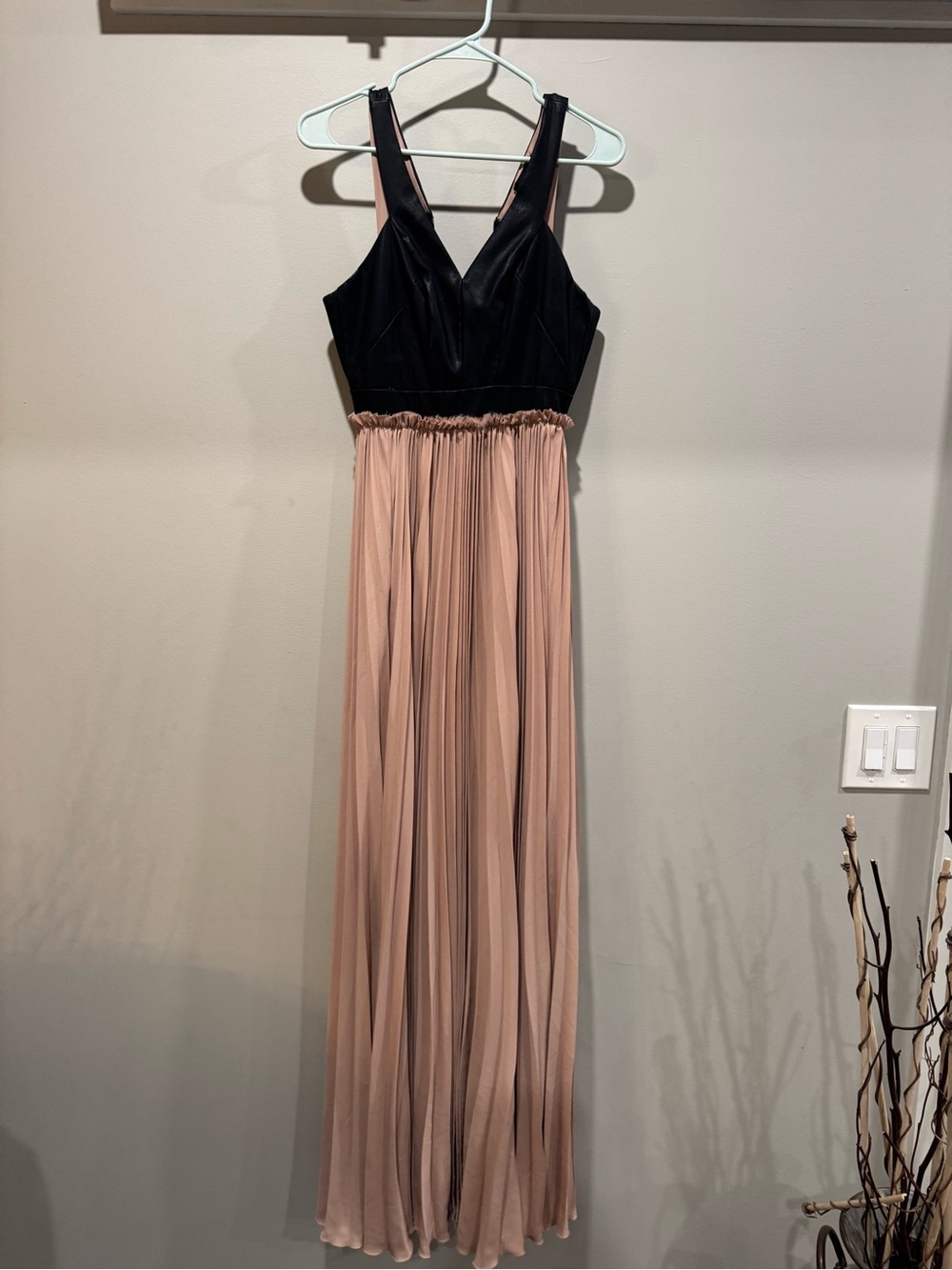 VICI Black Blush Pleated Maxi Dress Size Medium
